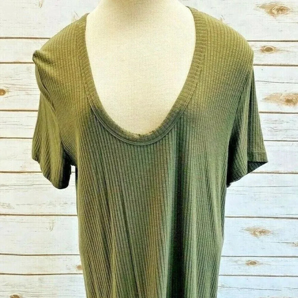 ME TO WE Women Short Sleeve Pullover Scoop Neck Oversize Green Top  -Size: M - Picture 1 of 12